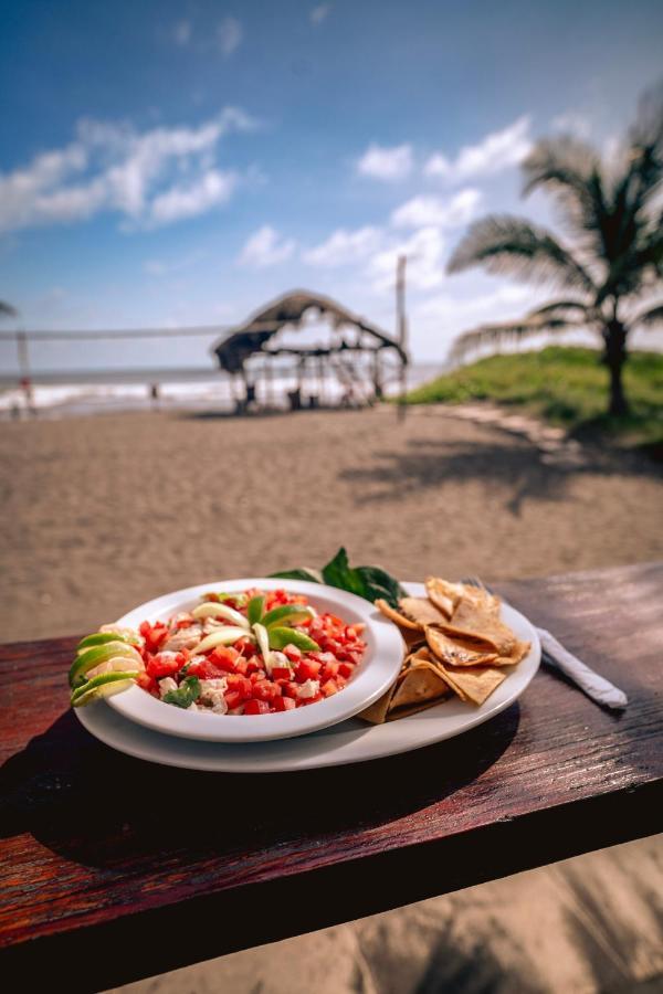 The Driftwood Surfer Beachfront Hostel / Restaurant / Bar, El Paredon El Paredón Buena Vista Esterno foto